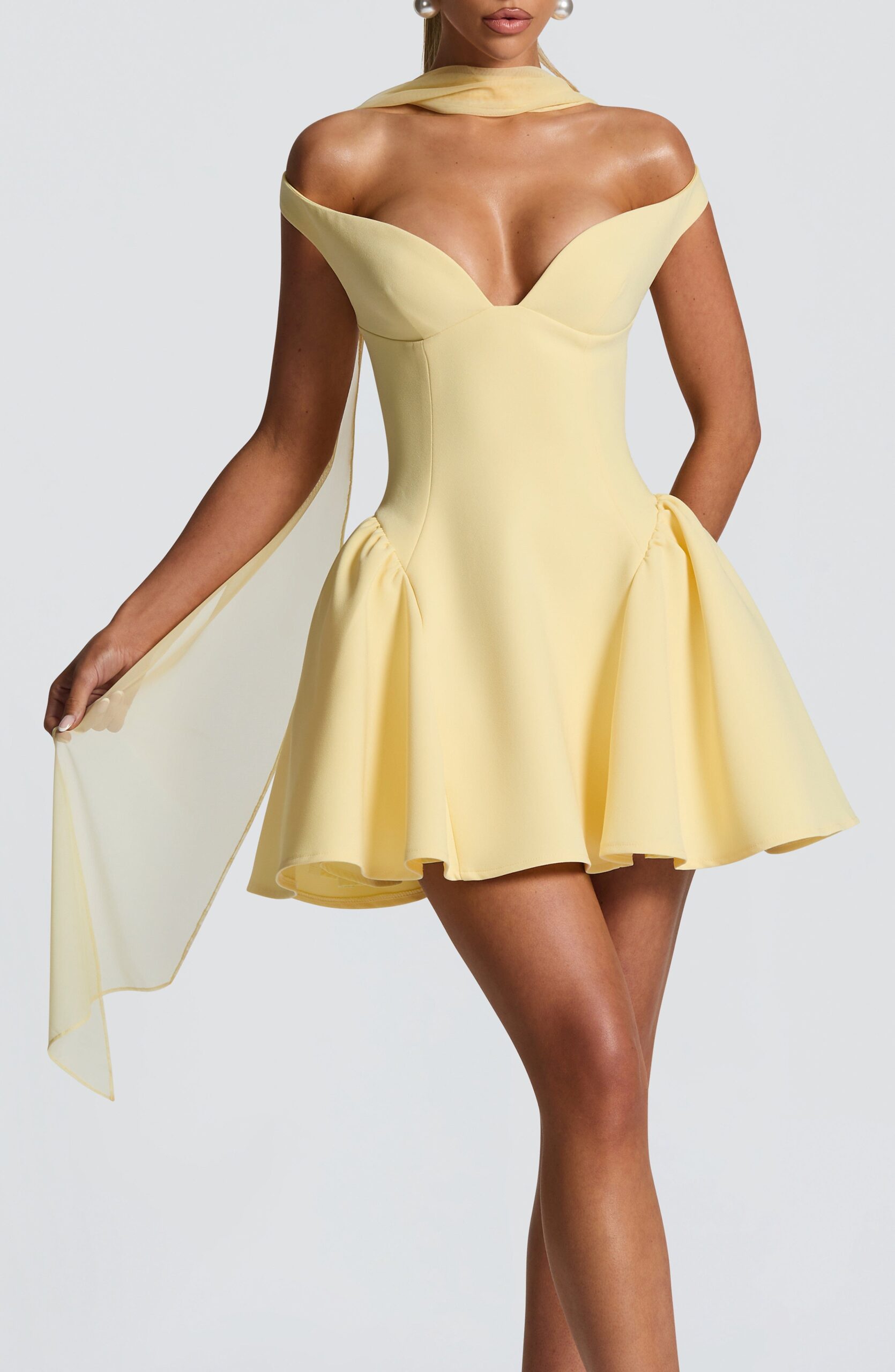 Soft Mesh Neck Wrap – Versatile Yellow Accessory - Image 5