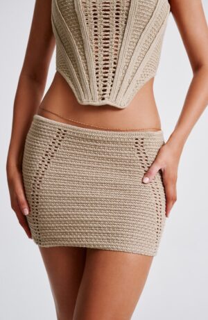 Gleaming Gold Waist Accessory for Summer Fashion